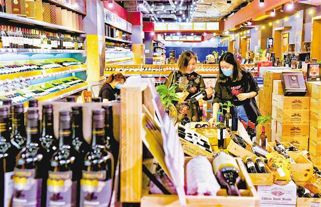 加速与国际接轨 重庆人方便快捷“买全球”“卖全球”