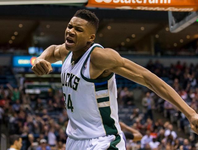 字母哥4年1亿美元续约雄鹿 21岁即成亿万富翁