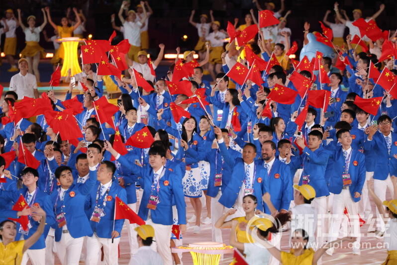杭州第19届亚运会开幕式举行 中国代表团入场_fororder_W020230923782885272659