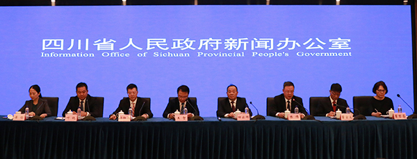 （首家 附链接）2022年四川省高新技术产业营业收入达2.7万亿元_fororder_新闻发布会现场-摄影-杨雯涵