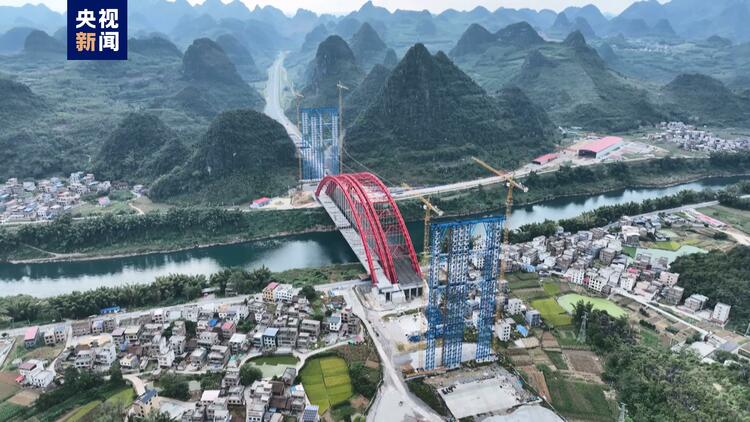 双龙齐飞！广西武忻高速新圩红水河特大桥整体合龙