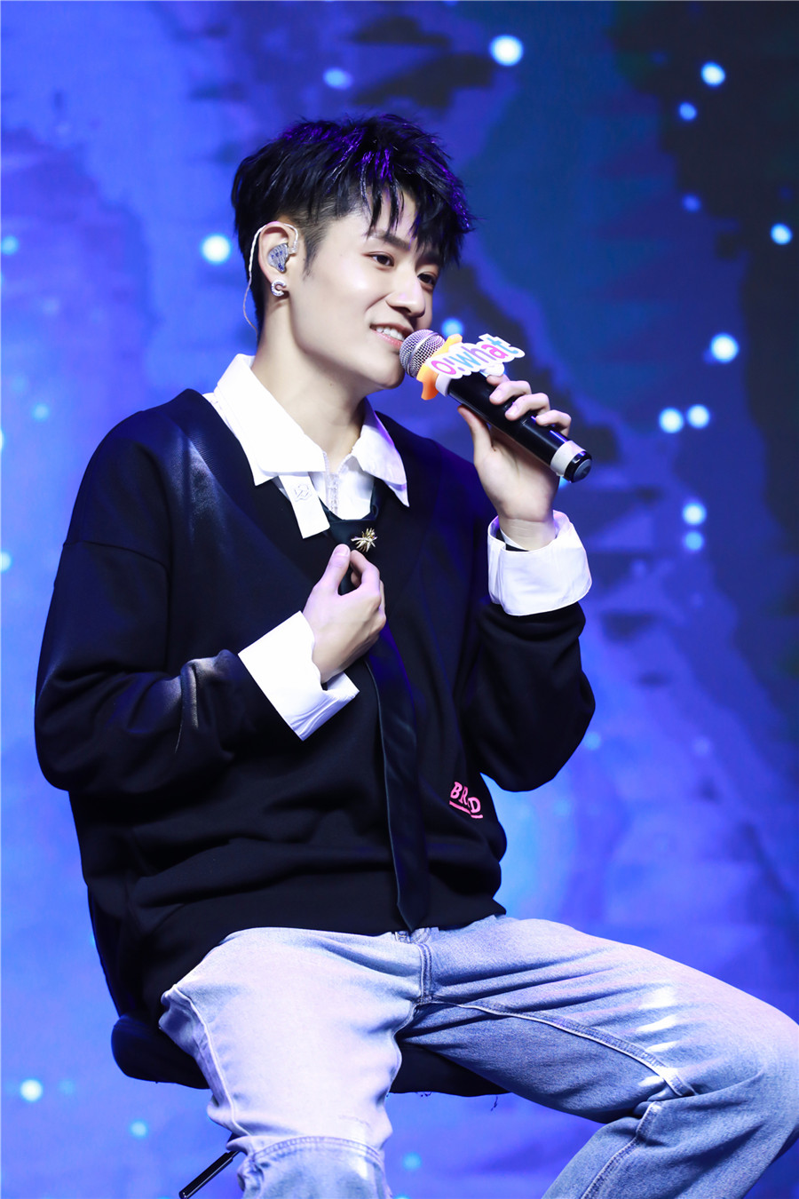 彭楚粤生日会现场落泪 感恩粉丝同行相伴