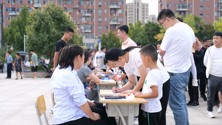 沧州经济开发区举办金秋招聘会_fororder_图片2