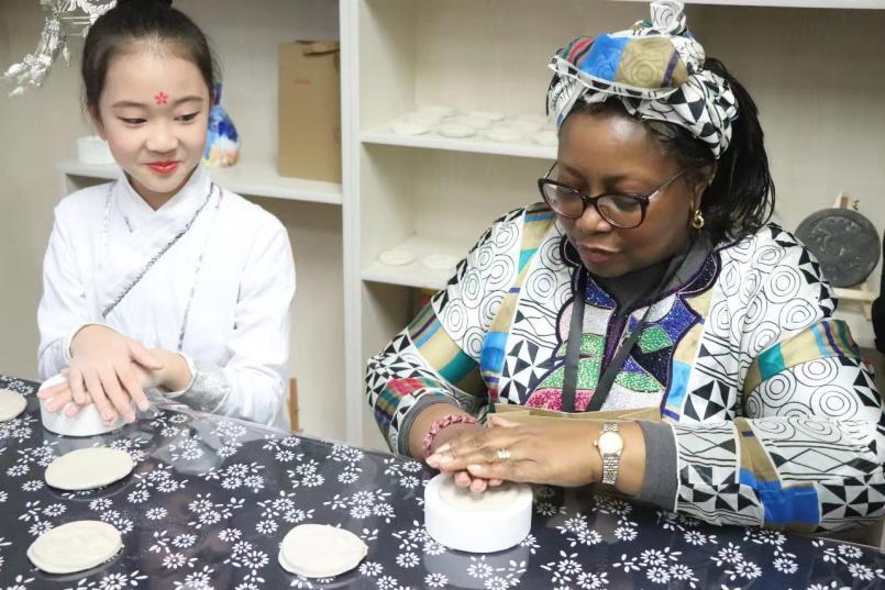 駐華大使夫人在首善未央見證絲路輝煌 領略文化之美_fororder_wps_doc_2