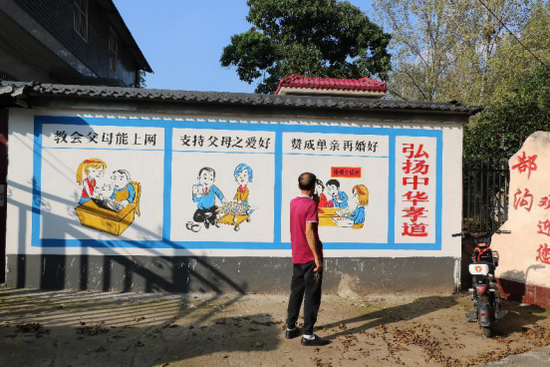 【原创】平顶山市鲁山县：绘制墙体画 扮靓和美乡村_fororder_图片1