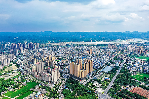 眉山青神：推进新型城镇化 城市提质满目新_fororder_航拍青神县城-供图-青神县委宣传部