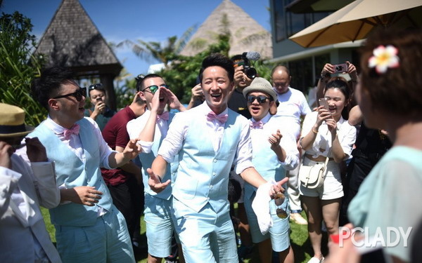 伴娘柳岩被闹 包贝尔伴娘门事件背后有隐情？