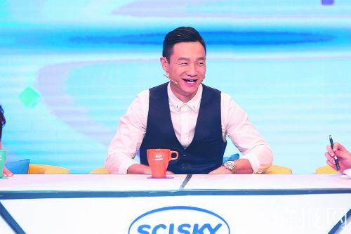 杨威自曝二胎是双胞胎 盘点文体界追生的明星们(组图)