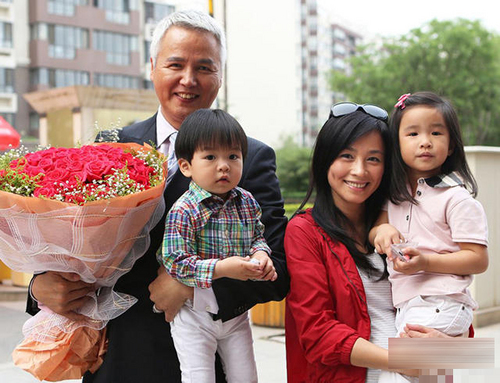 楊威自曝妻子懷二胎 盤點追生的明星們(圖)