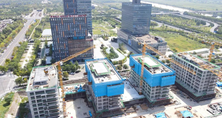 “北跨”第一站 | 奧卡廣場項目4棟主體封頂_fororder_1