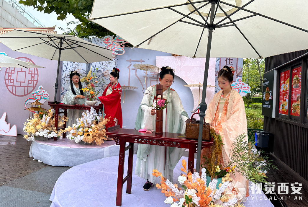 2023陕西长安花卉大会开幕 市民可近距离赏“花开盛宴”