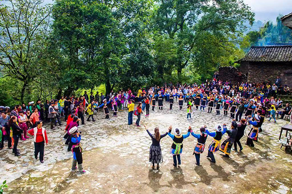 民族团结藏堡秀 雅安市石棉县蟹螺堡子风景秀丽美如画_fororder_尔苏藏族歌舞-供图-石棉县委宣传部