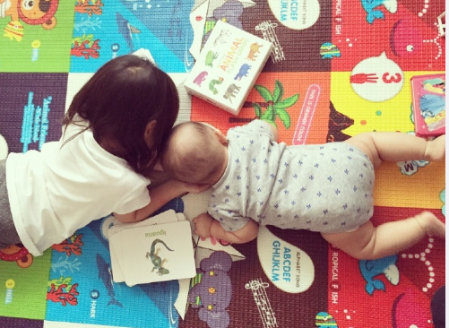 奥莉和弟弟一起出镜！姐弟二人温馨互动