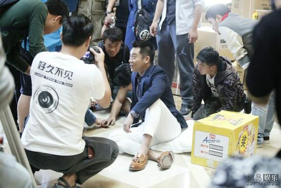 郑恺不知Baby要退出"跑男" 杨子姗盼明年办婚礼