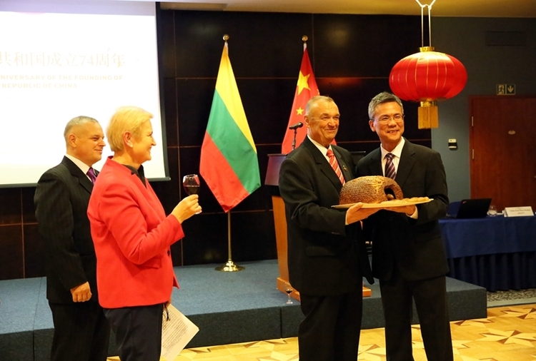 中国驻立陶宛代办处举办庆祝中华人民共和国成立74周年招待会