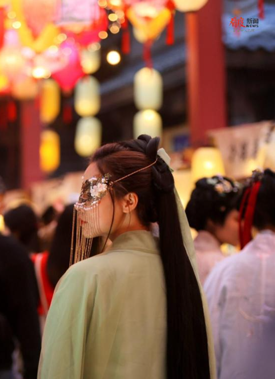 （转载）第二届成都汉服周今日开幕 快来get这份“双节”游玩攻略