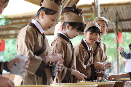 河北沧县：小学生识百草 体验中医药文化_fororder_河北沧县：小学生识百草 体验中医药文化684