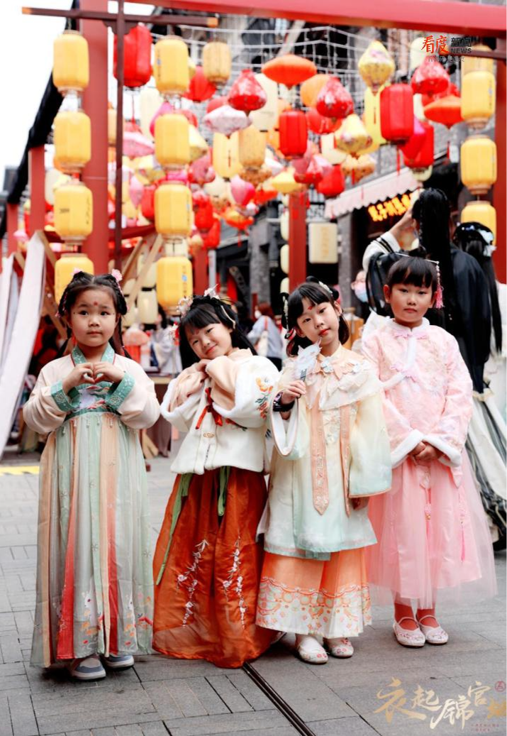 （转载）第二届成都汉服周今日开幕 快来get这份“双节”游玩攻略