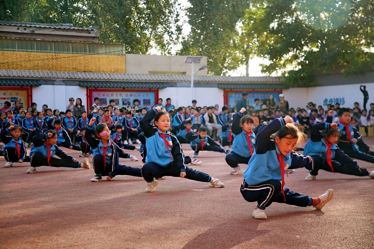保定市滿城區：傳承非遺文化 崇尚武術精神_fororder_滿城區于家莊鎮郎村學校舉辦“校園武術節” 攝影 劉忠軍