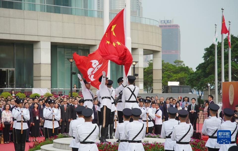 香港特區政府舉行升旗儀式和酒會慶祝新中國成立74週年