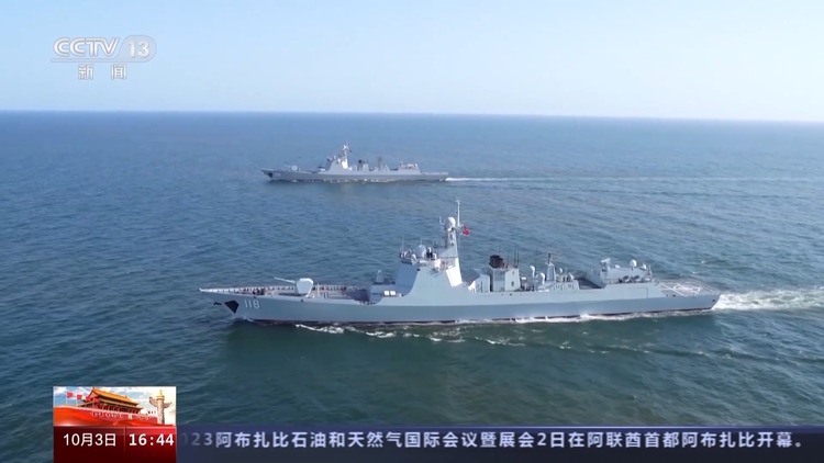 海军第44、45批护航编队在亚丁湾举行分航仪式