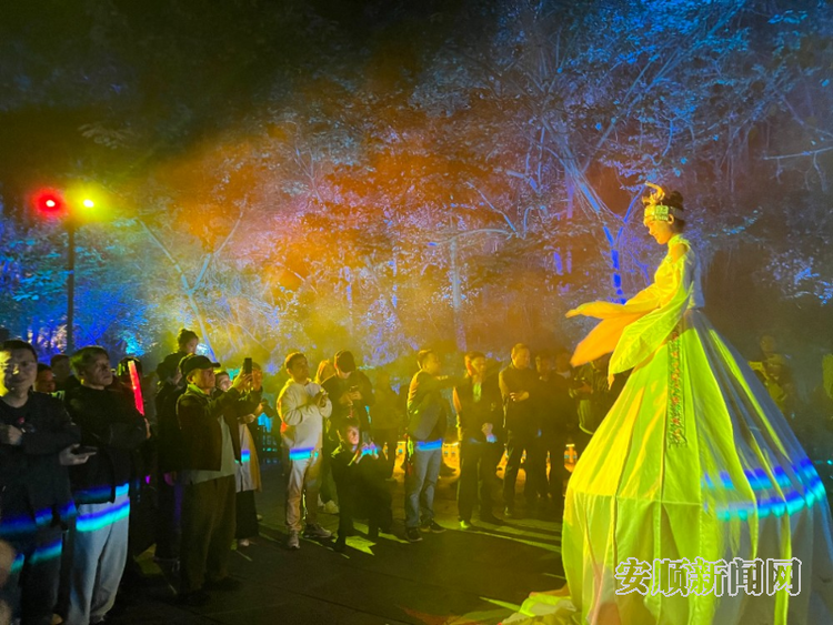 歐亞國家媒體看貴州活動走進安順 首日登壩陵河大橋 夜遊黃果樹