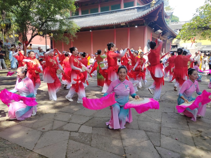 打罗汉、胡公迎案、舞龙 永康方岩民俗活动好热闹_fororder_1696157015688_65194d57ce023a0001cdde45