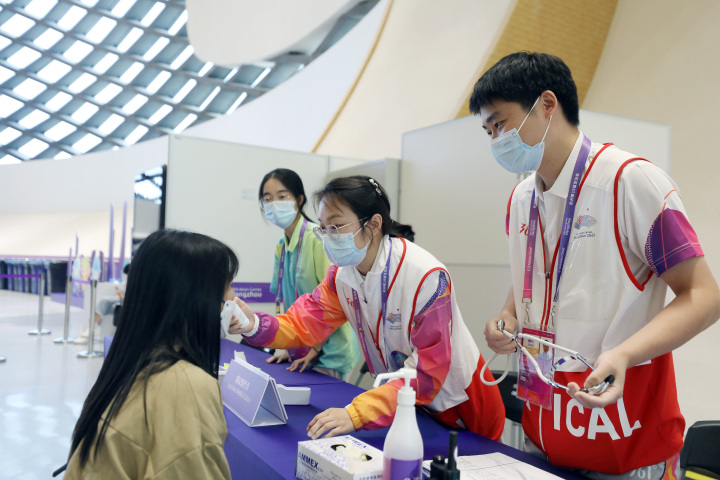 做好服务保障 杭州亚运会工作人员国庆节坚守岗位_fororder_2