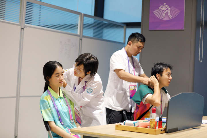 做好服务保障 杭州亚运会工作人员国庆节坚守岗位_fororder_8