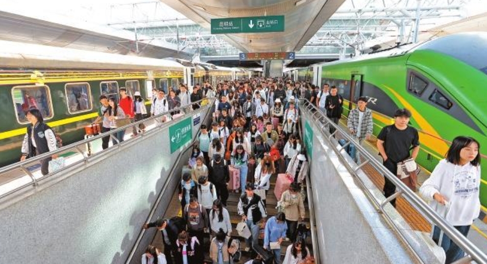 中秋、國慶“雙節”期間 雲南全省旅遊市場火爆_fororder_2