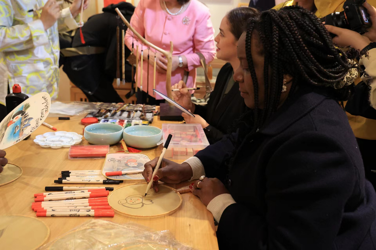 The Ambassadors' Wives Visit Chuangyi Beilin to Explore the Secret of Endless Chinese Culture through Its Original IP_fororder_圖片2