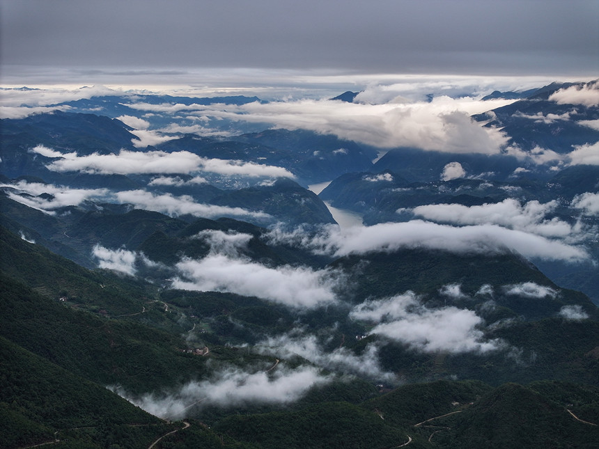 云雾缭绕三峡美