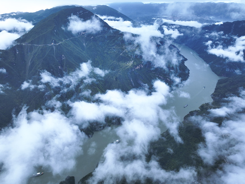 云雾缭绕三峡美