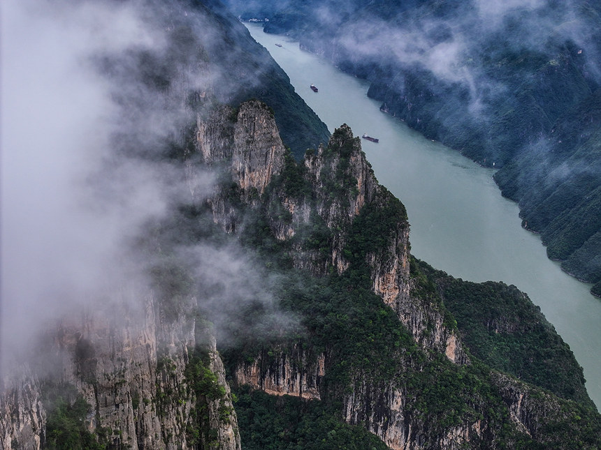 云雾缭绕三峡美