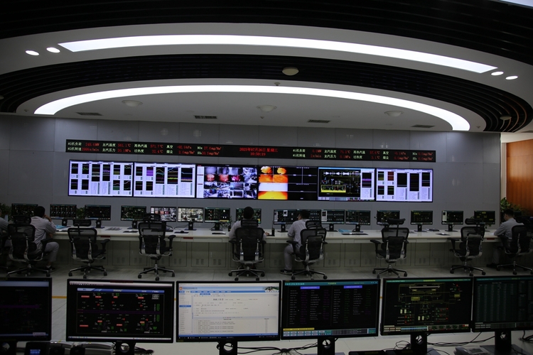 图片默认标题_fororder_深能保定发电厂区总控室 摄影 宋王晗.JPG