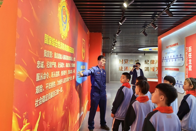 （原创）唐山开平：“零距离”学习消防知识_fororder_2