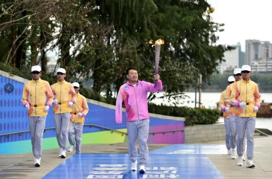 Hangzhou Asian Para Games Torch Relay Proceeds to Tonglu with 'The Most Beautiful Route' Awaiting_fororder_桐庐1