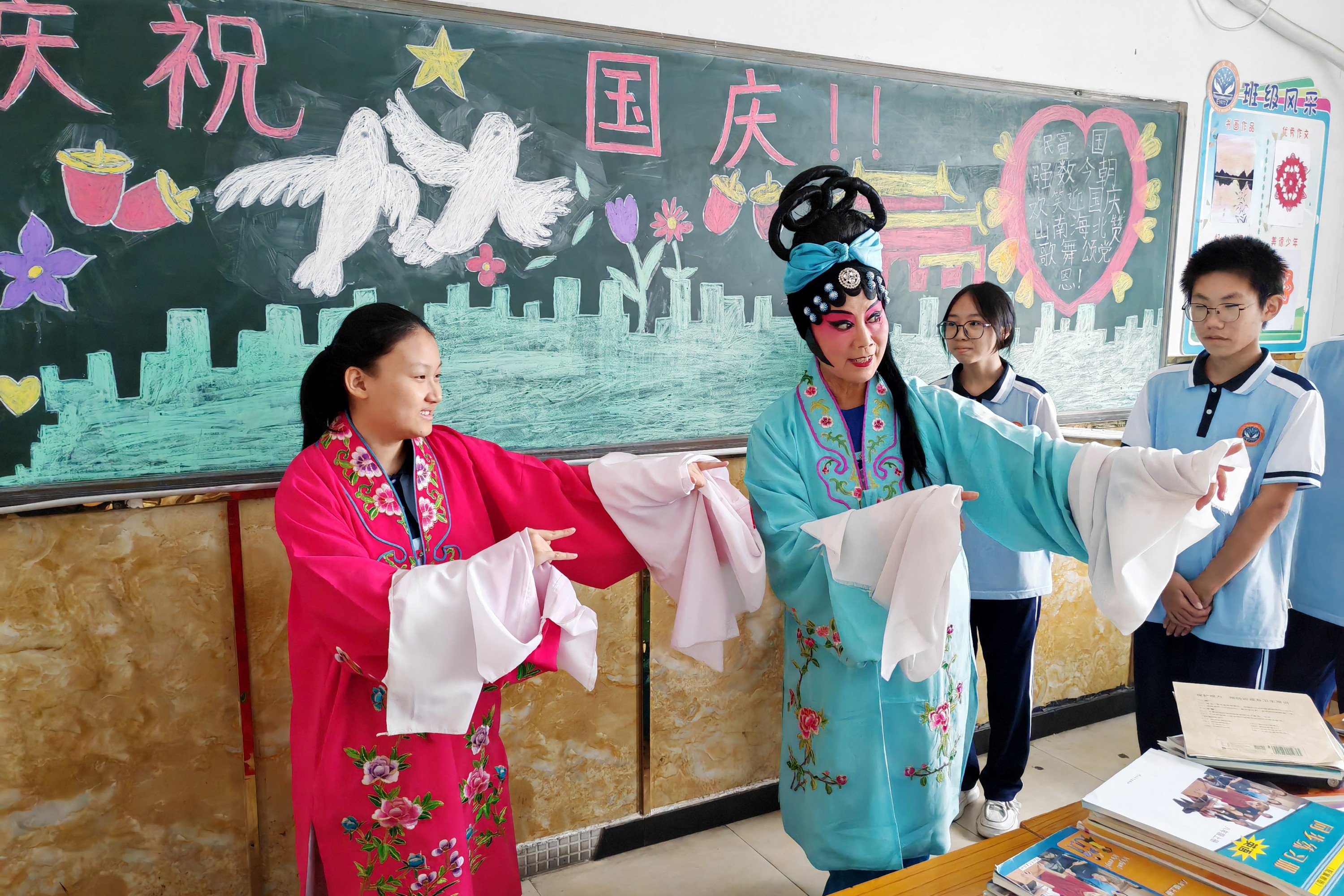 河北定兴：戏曲进校园 经典共传承_fororder_003