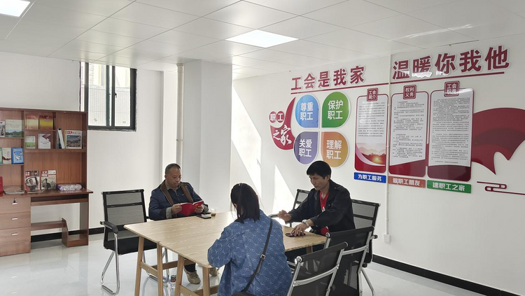 湖南新宁县建设暖心驿站关爱户外劳动者