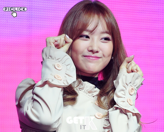 宋智恩亮相秀芭比好身材 性感热舞比心卖萌(组图)