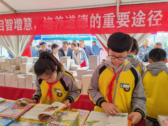 河北平泉：“全民閱讀、惠民圖書巡展”活動落下帷幕_fororder_河北平泉：“全民閱讀、惠民圖書巡展”活動落下帷幕712