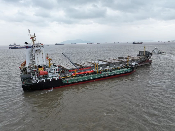 宁波舟山港完成全国首单集装箱船海上生物燃料加注_fororder_1696840760864_6523bc38ce023a0001cfa20c