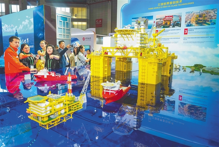 深海一号模型亮相进博会