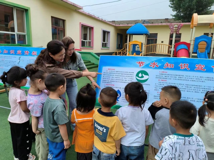 保定市满城区节水型社会达标建设工作通过省级验收_fororder_满城区水利局工作人员进校园开展节水知识讲座 摄影 李恒