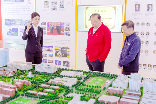 燕京理工学院“体育名人坊”：中国奥运金牌第一人许海峰与大学生面对面