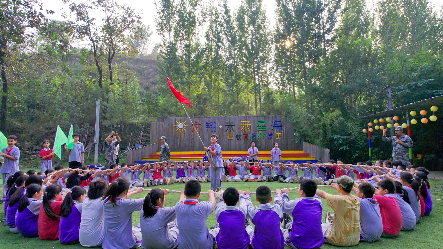 保定市满城区开展“向阳而生 挑战自我”研学活动_fororder_满城区第三实验小学动力圈游戏环节 摄影 阮征