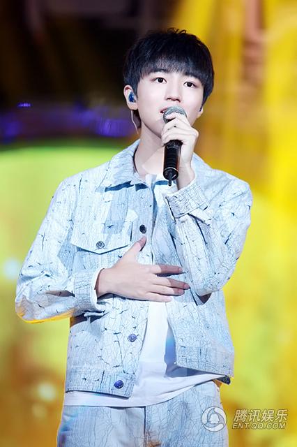 王俊凯17岁生日会 王源易烊千玺亲手为他做蛋糕_娱乐_腾讯网