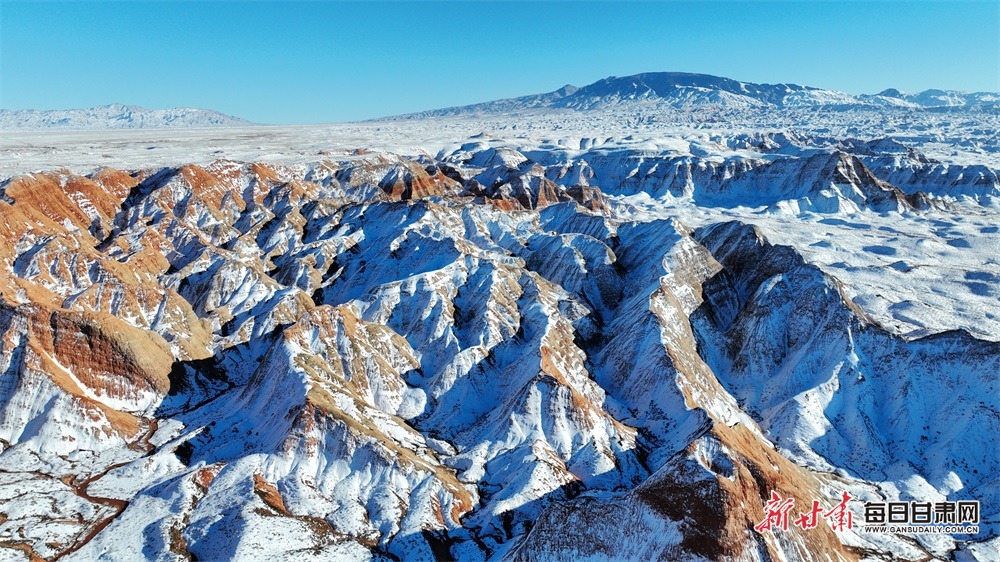 張掖：七彩山陵披“白紗” 一幅丹青驚世人 雪後甘州區彩龍嶺超美_fororder_4