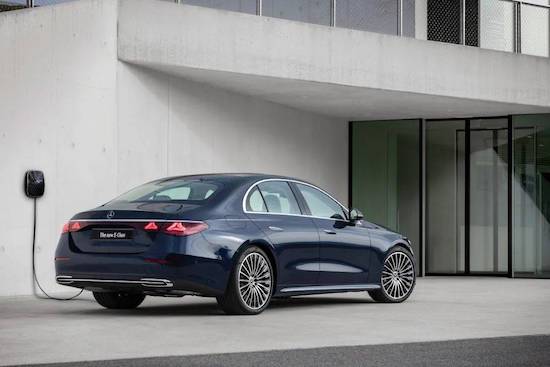 全新奔驰E级标准轴距版中国香港首发_fororder_image019