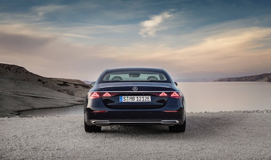 全新奔驰E级标准轴距版中国香港首发_fororder_image009